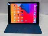 A picture of Ipad pro 9.7 inch 128gb with its cover wireless only
