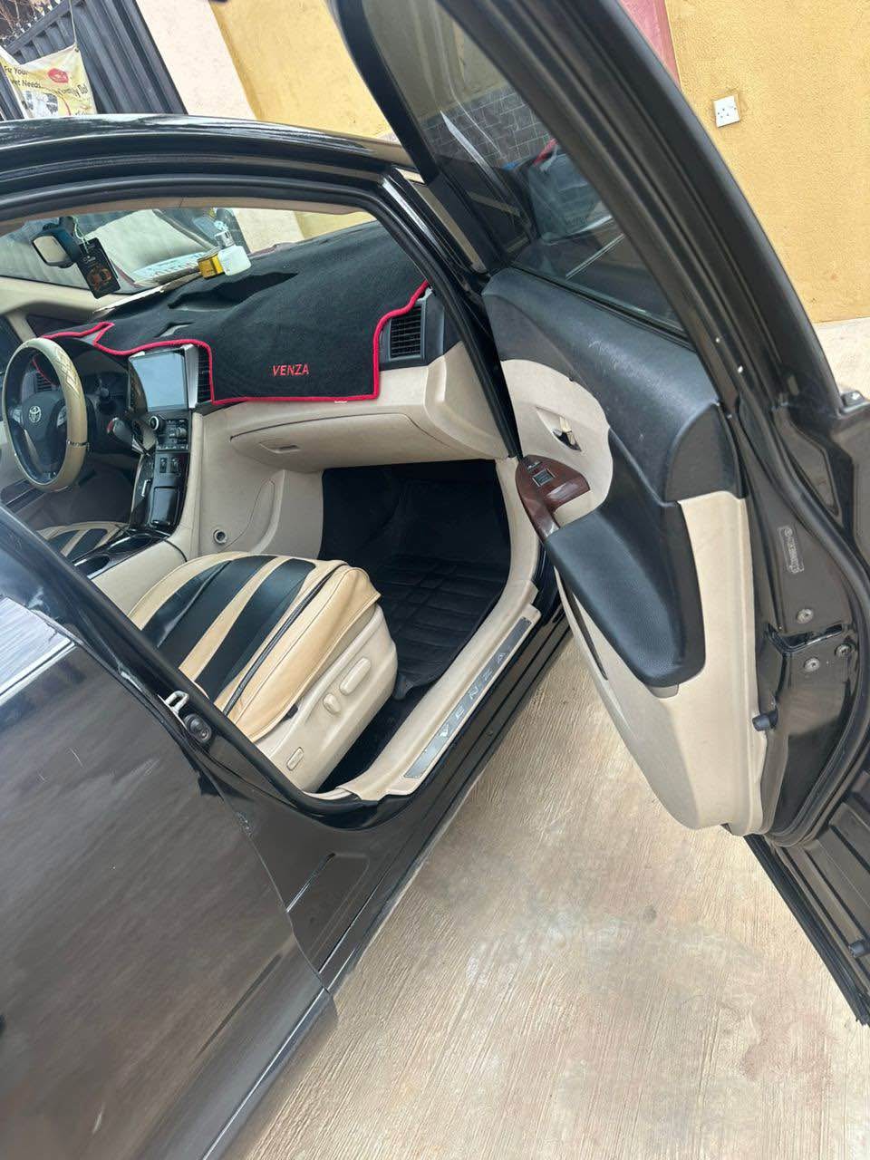 A picture of Neatly used thumb start 2010 Toyota Venza with double panoramic.