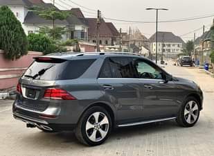 A picture of ks Mercedes Benz Gle350 2018 Colour Grey 360 degree camera