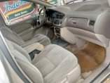 A picture of 2002 model 6plug Toyota sienna for sale first body Sound