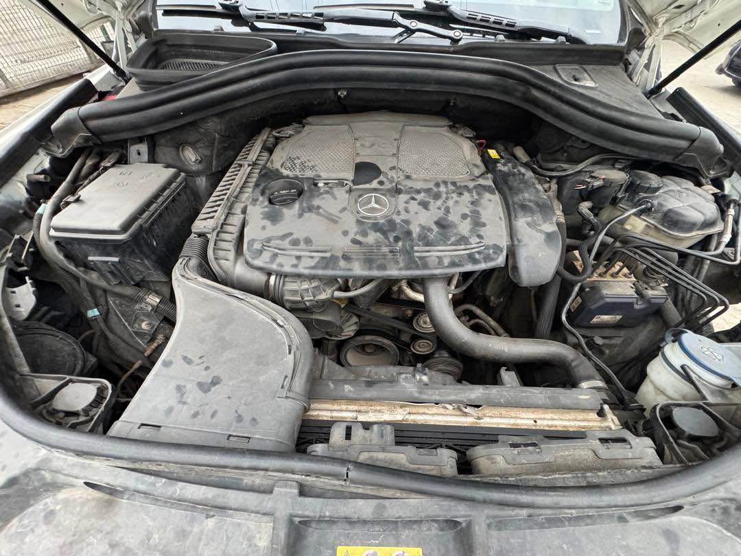A picture of Meacdez Benz ml350