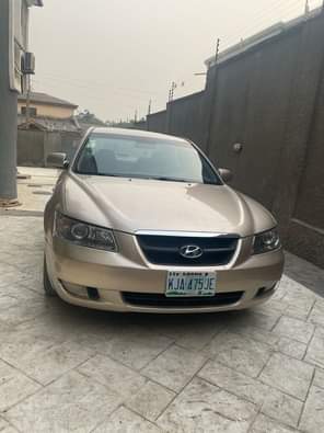 A picture of Hyundai sonata 2006 4 plugs engine and gear untouched a