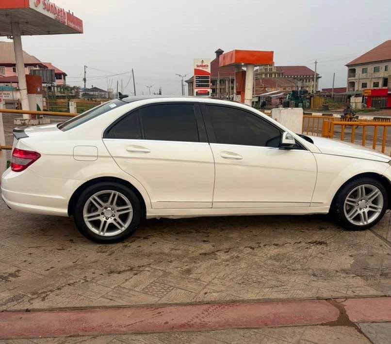 A picture of Mercedes Benz C300