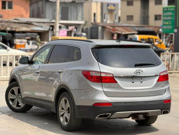 A picture of Hyundai santafe