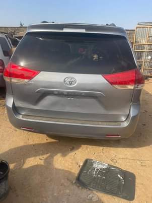 A picture of Toyota Sienna 2012 08035288037