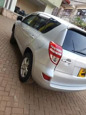 A picture of Rav 4 2008 model push to start button 33.5m needed
