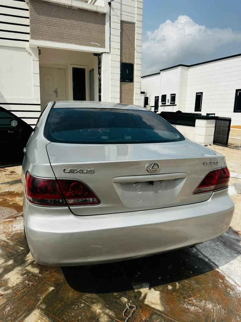 A picture of Lexus Es330