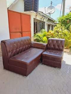 A picture of SOFA SET LEATHER TSH 195 000 CALL 0746424265
