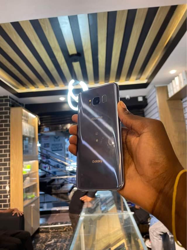 A picture of Quick Sale. Sumsung S8 At. 230k.