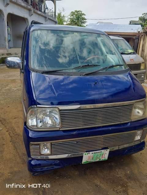 A picture of Hijet mini bus