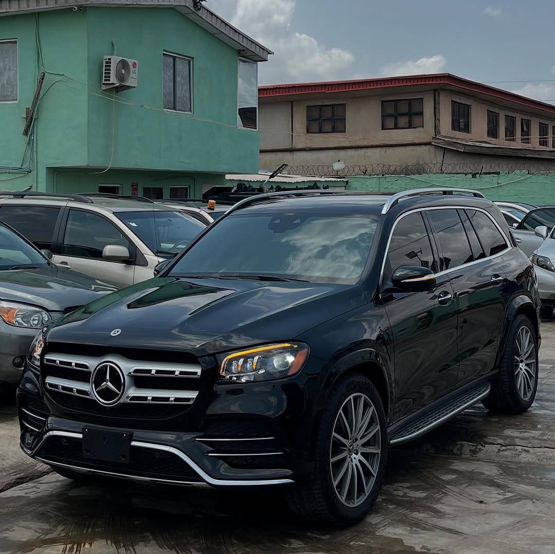 A picture of Foreign used 2023 Mercedes Benz GLS450 225 000 000