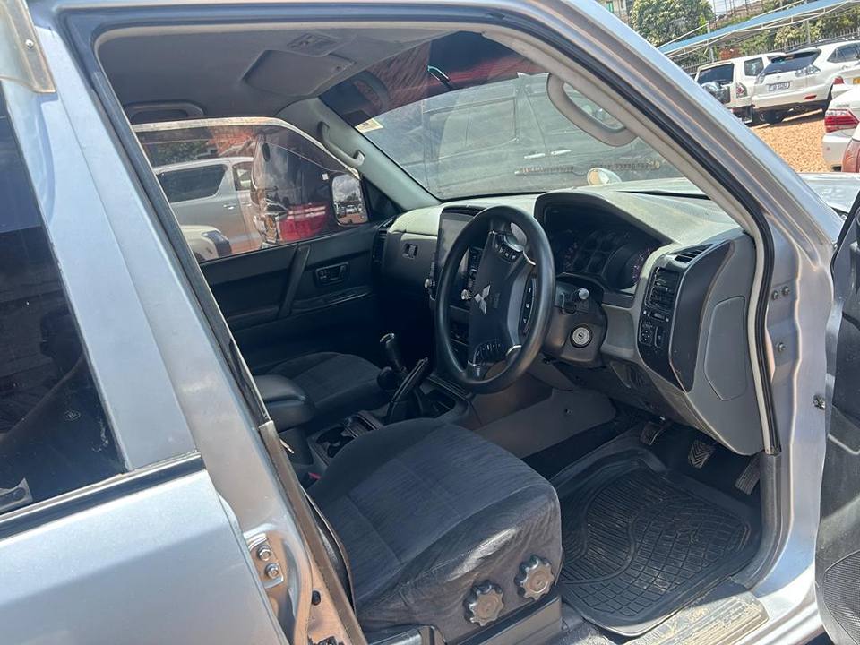 A picture of Mitsubishi Pajero 2004
