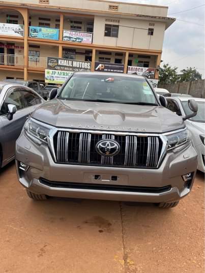 A picture of TOYOTA LANDCRUISER 2022