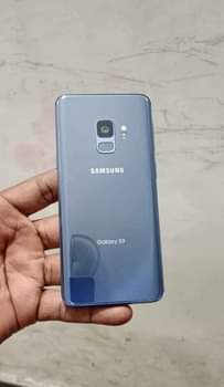 A picture of Samsung s9 4gbII64GB Price 200
