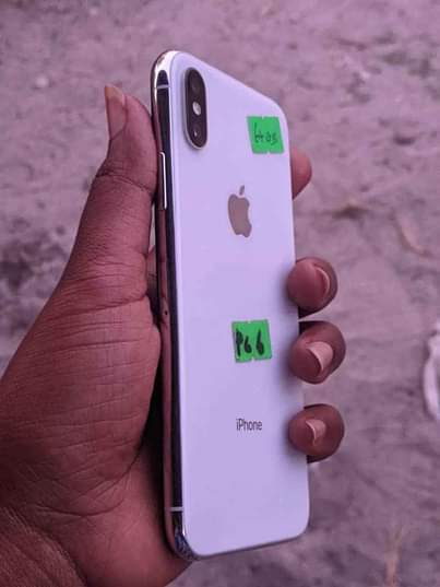 A picture of Iphone x