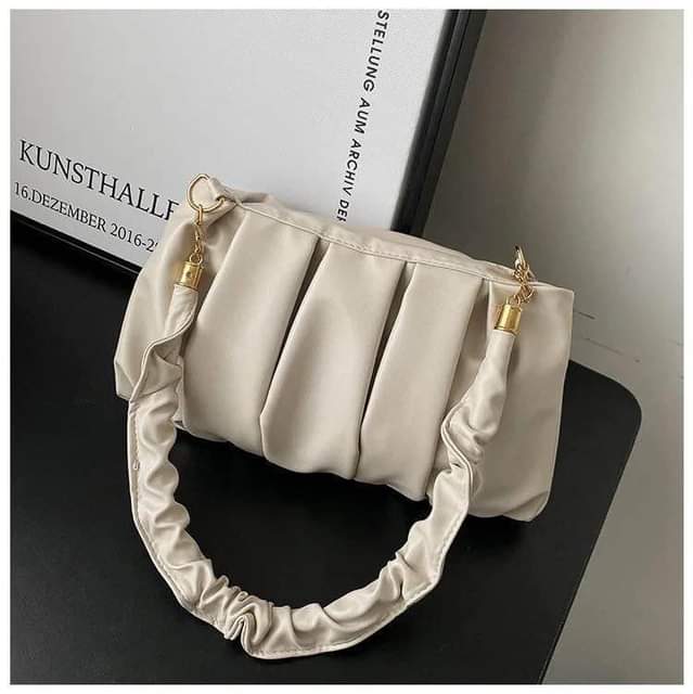 A picture of New hand bag