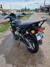 A picture of BM cc 125 haina changamoto