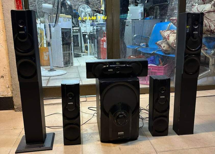 A picture of Waiting bench. Bei. 185000 Free delivery Boss sabufa speaker 5.