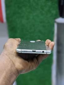 A picture of Samsung S6 edge 