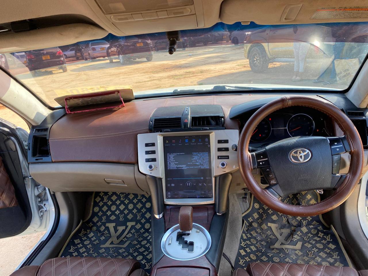 A picture of Toyota mark x