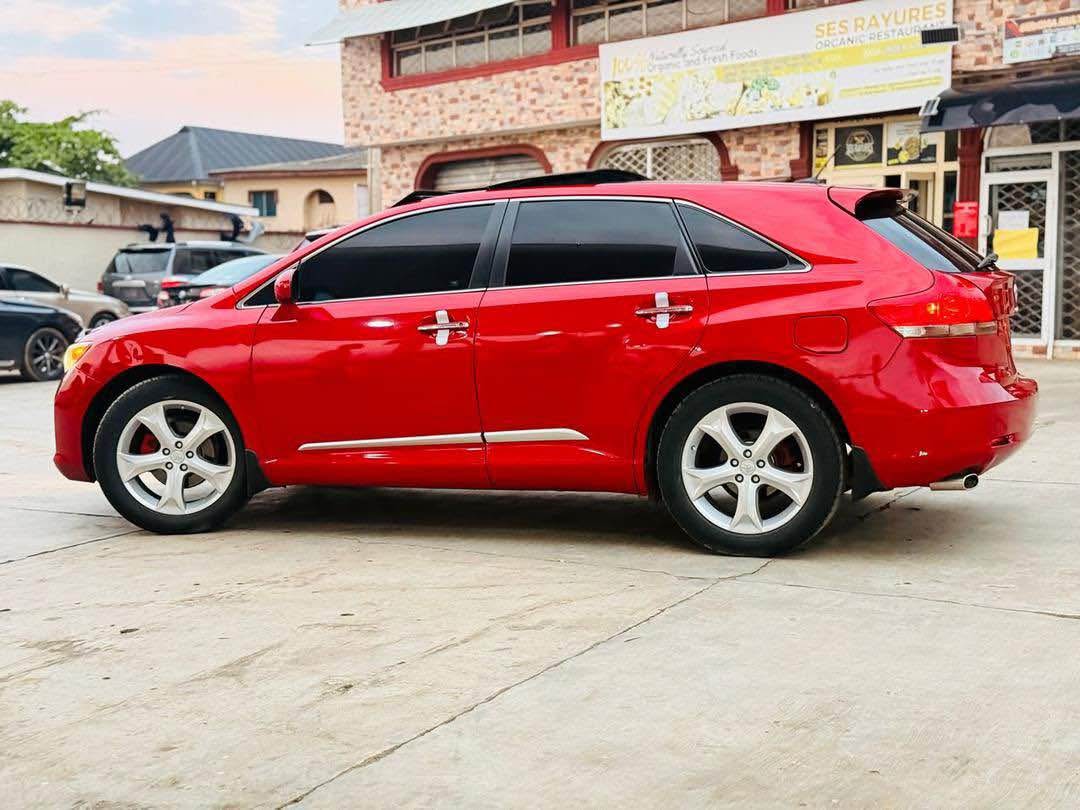 A picture of  100 Toks Standard Registered Toyota Venza. Fullest Option. V6