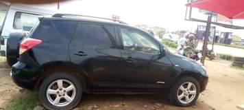 A picture of Toyota RAV4 08