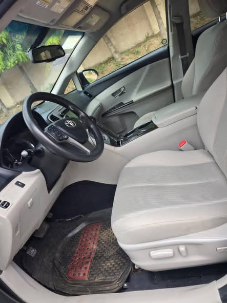 A picture of 2012 Toyota venze 2012