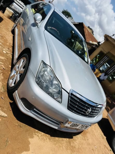 A picture of Toyota Crown Majesty 21m Only