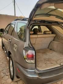 A picture of Lexus RX300 first body pan