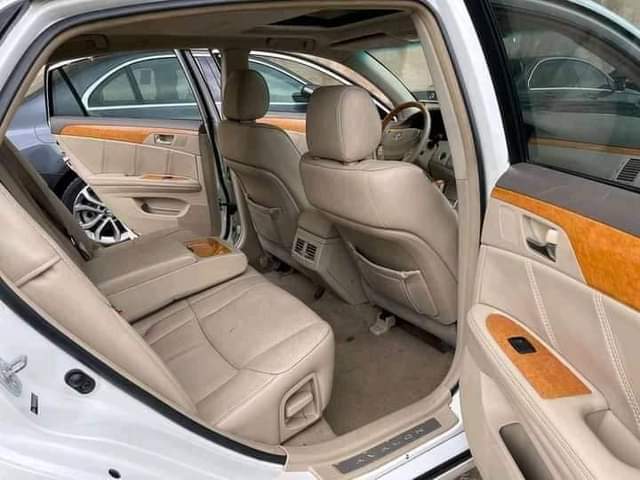 A picture of Toyota Avalon 2005 07036919566