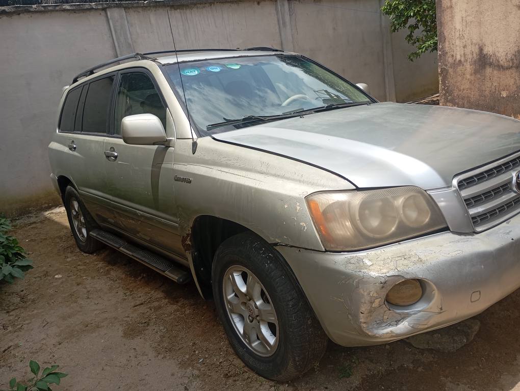 A picture of Toyota Highlander 2003 Model