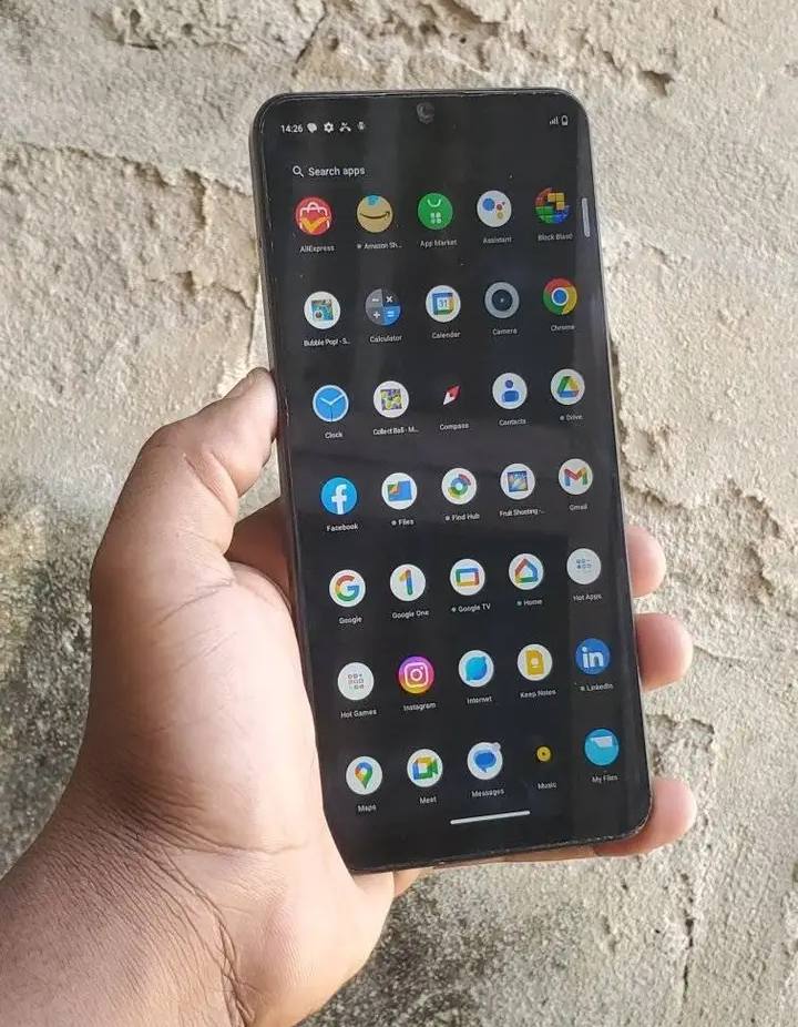 A picture of Real me note 50