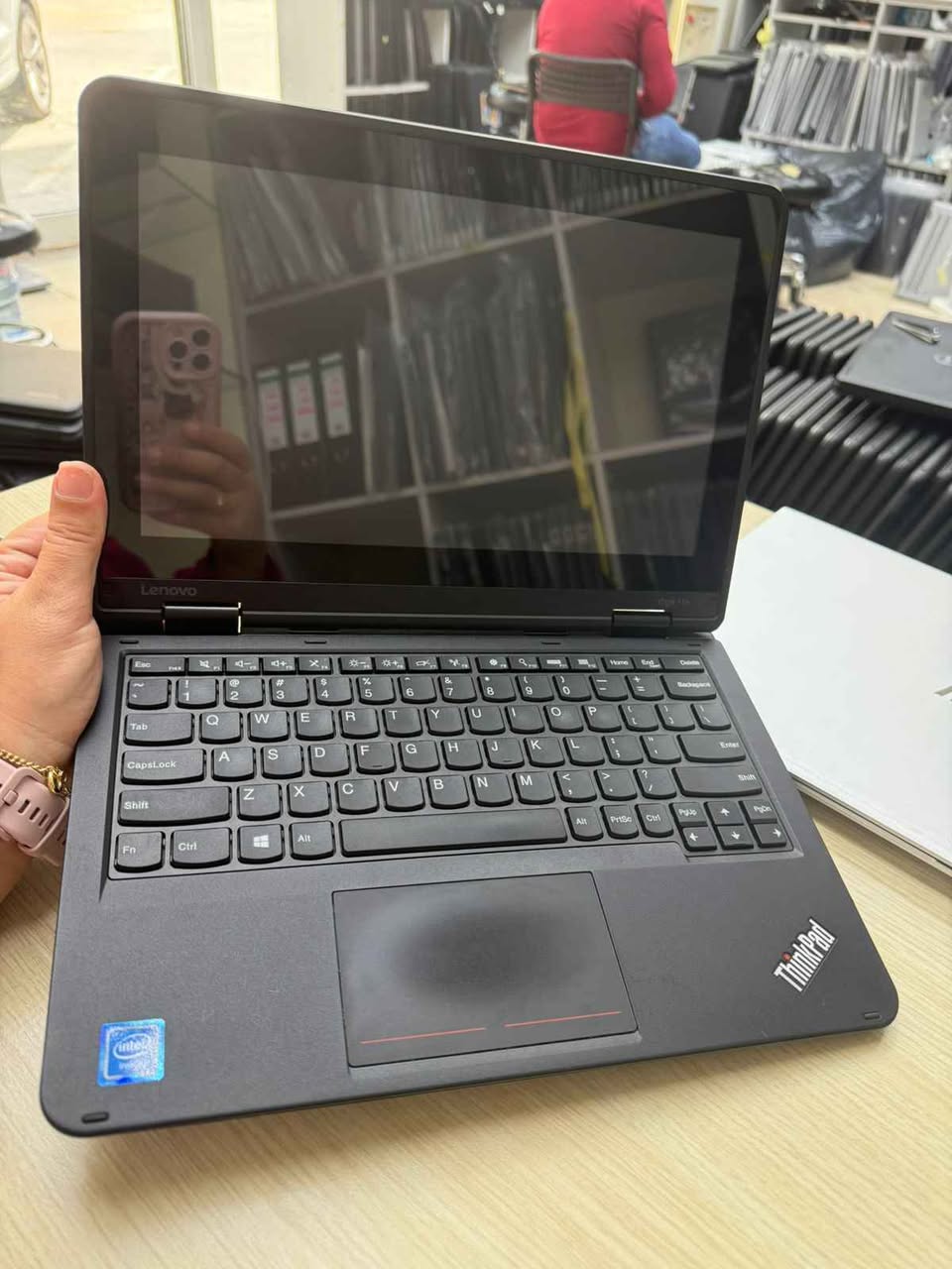 A picture of Dell 3190 Intel inside 4gb 128gb