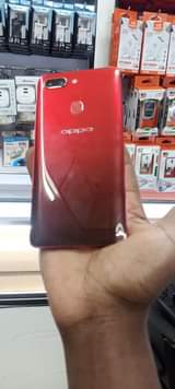 A picture of Oppo R15 128 gb 6 Gb ram 380000 come to