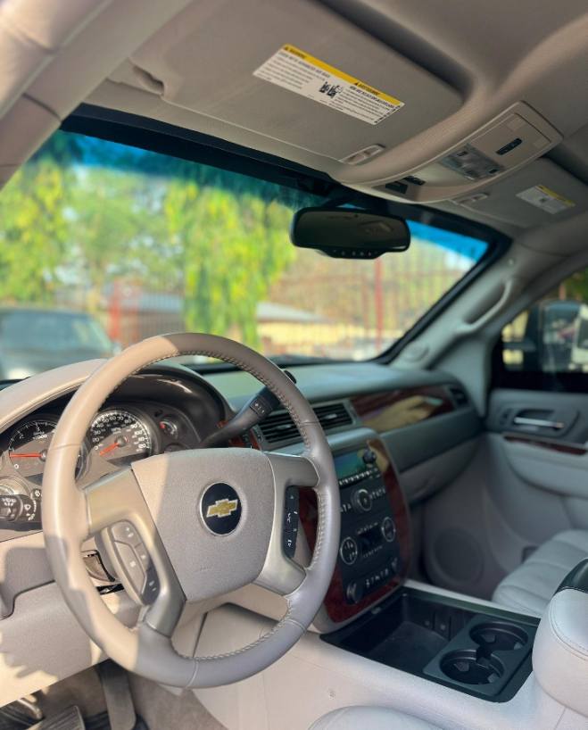 A picture of Chevrolet Suburban LT 2012 Model