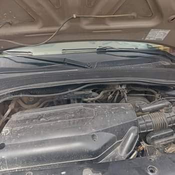 A picture of 2004 honda pilot.