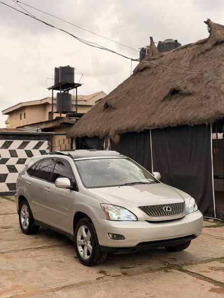 A picture of Toks standard 2006 Lexus RX330 with untampered Engine and gearbox