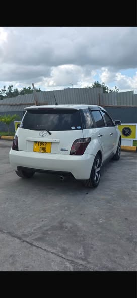 A picture of Toyota Ist DHK