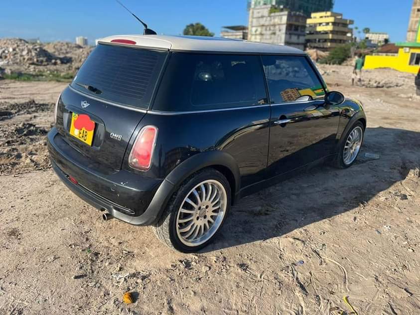 A picture of Min Cooper inauzwa 9.5million