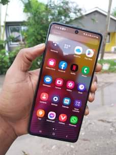 A picture of Samsung A71