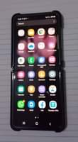 A picture of Samsung z flip 2