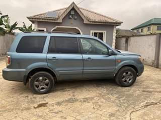 A picture of Super clean 2006 honda pilot 08132230610