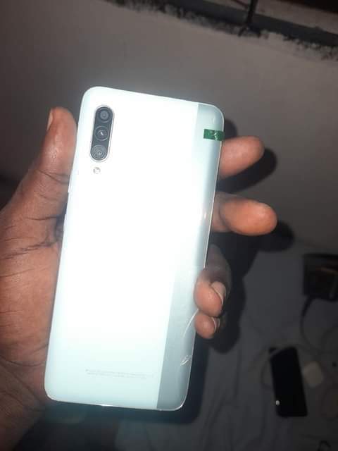 A picture of Naitaji kioo cha SAMSUNG A90
