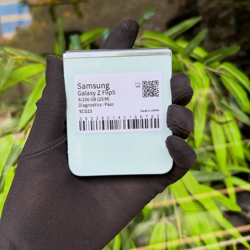 A picture of Samsung flip 5