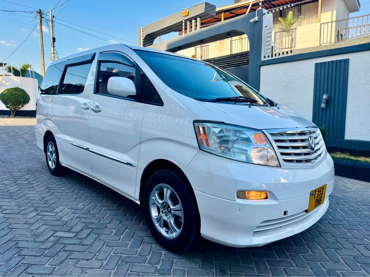 A picture of Toyota Alphard