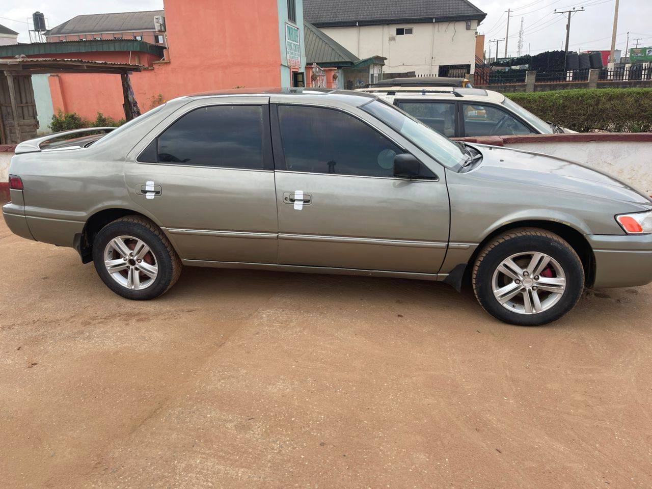 A picture of Smart Clean Toyota Camry 2000 Model JUST 4U