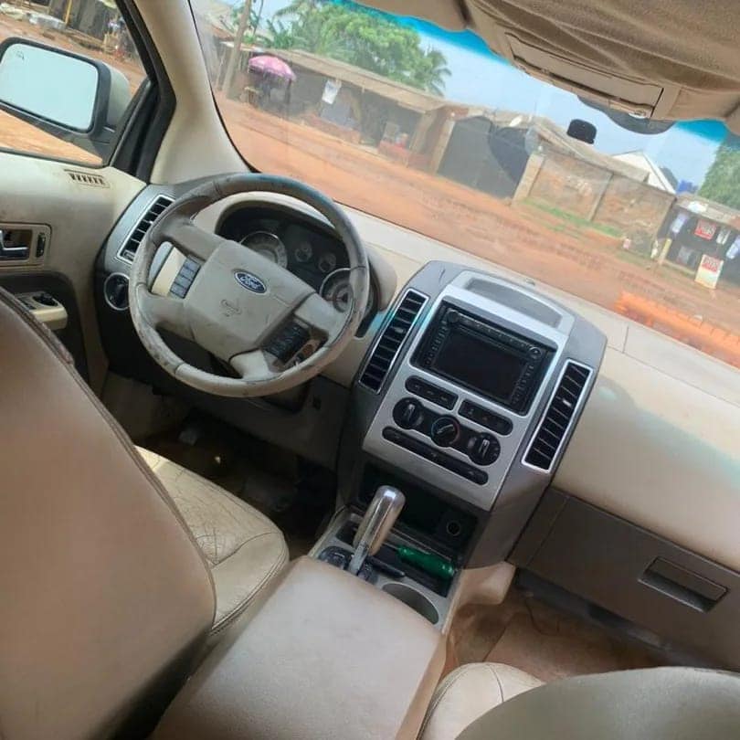 A picture of Ford edge 2007 model