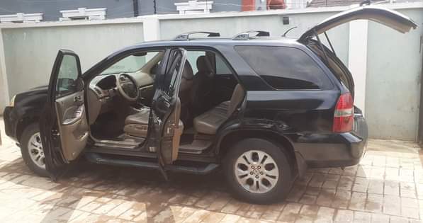 A picture of 2004 Acura MDX SUV