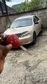 A picture of 2005 Toyota Camry 2004