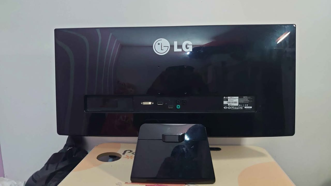 A picture of LG 29 UM65 LED MONITOR 29 inches wide